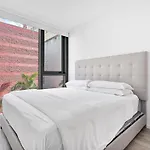 X- Lounge III - High-Rise With Rooftop Pool & Panoramic City Views