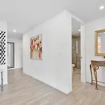 X- Lounge III - High-Rise With Rooftop Pool & Panoramic City Views