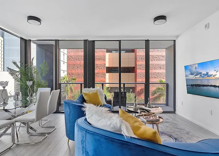 X- Lounge III - High-Rise With Rooftop Pool & Panoramic City Views