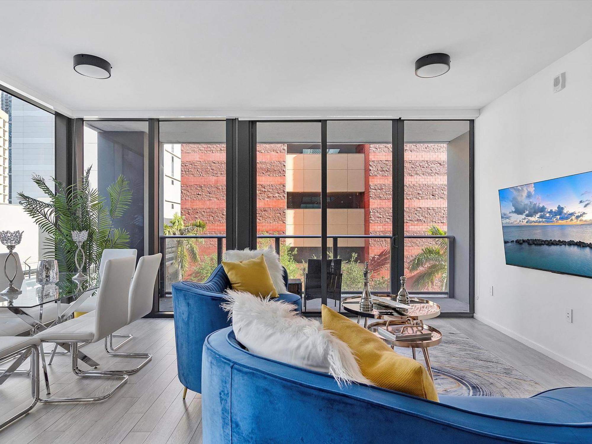X- Lounge Iii - High-rise With Rooftop Pool & Panoramic Views