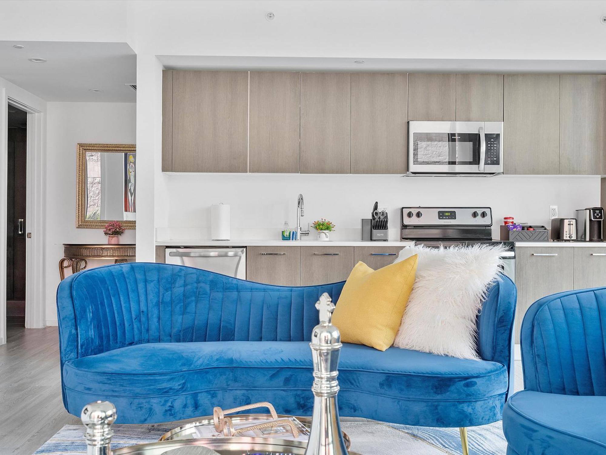 X- Lounge Iii - High-rise With Rooftop Pool & Panoramic Views *