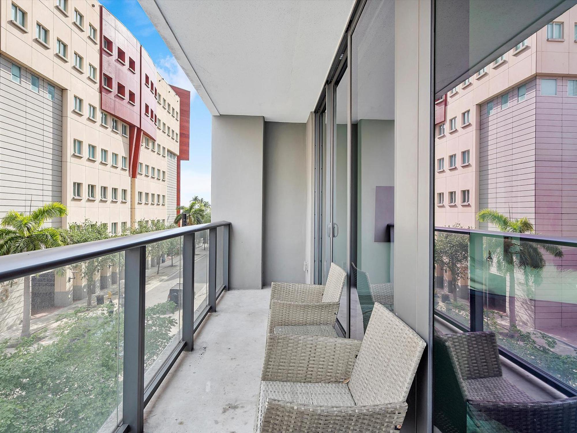 X- Lounge Iii - High-rise With Rooftop Pool & Panoramic Views *