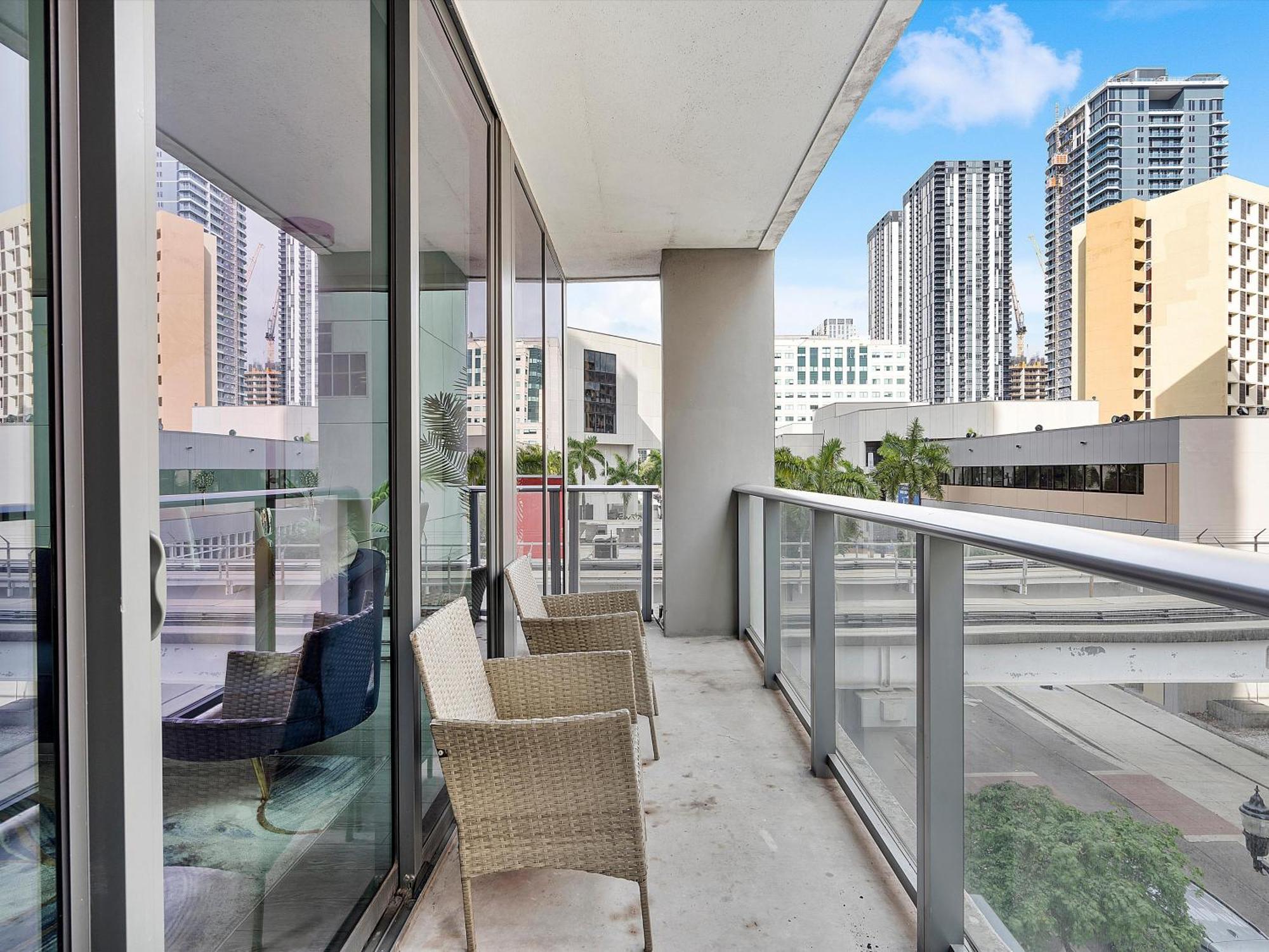 X- Lounge Iii - High-rise With Rooftop Pool & Panoramic Views *